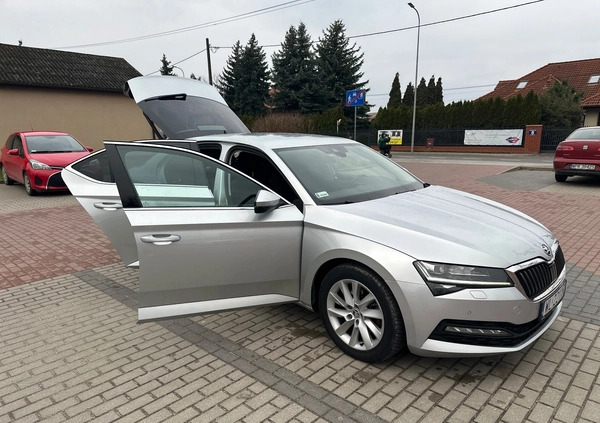 Skoda Superb cena 74900 przebieg: 237000, rok produkcji 2020 z Słupsk małe 529